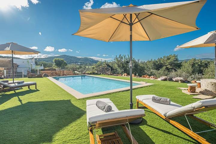 Chalet para 4 personas, con balcón además de piscina y jacuzzi - 1