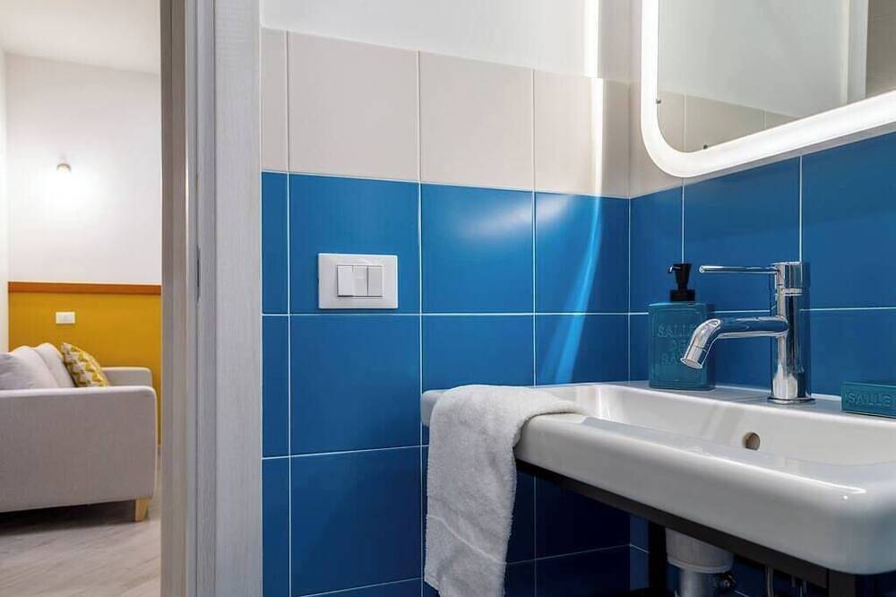 Appartamento intero, Stylish apartment with an arty touch  Fast Wifi in Trieste, Carso