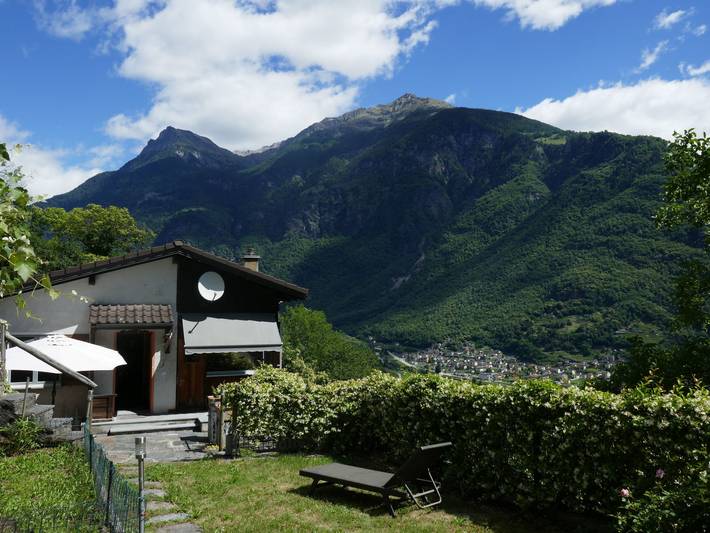 Ferienhaus für 4 Personen, mit Terrasse und Garten sowie Ausblick im Ticino
