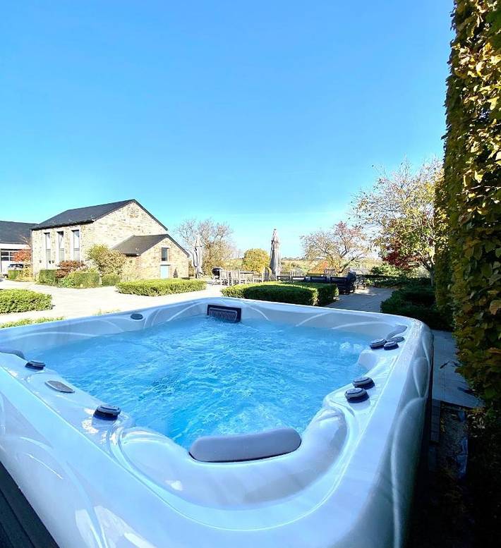 Location de vacances pour 8 personnes, avec Jacuzzi et Terrasse ainsi que Jardin et Piscine à Fosses-la-Ville - 3