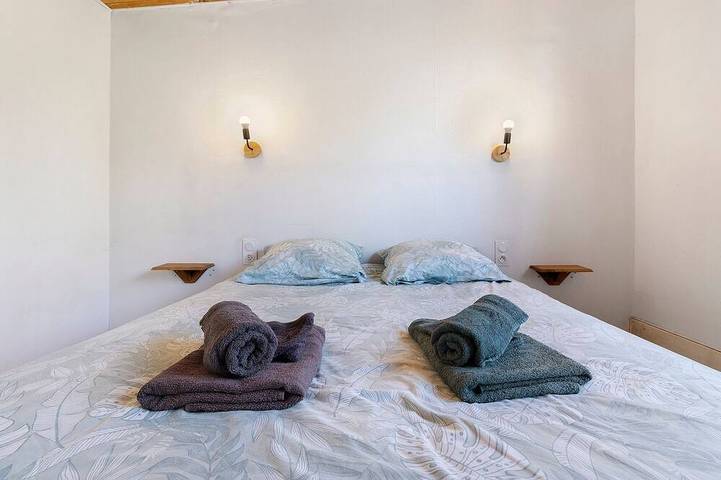 Location de vacances pour 7 personnes, avec sauna ainsi que jardin et jacuzzi dans Les Églisottes-et-Chalaures - 4