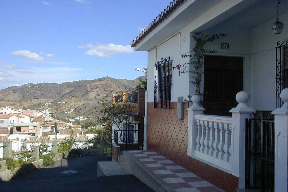 Stylish townhouse with superb views, elegant courtyard, pool and large terraces in Álora, Provincia de Málaga