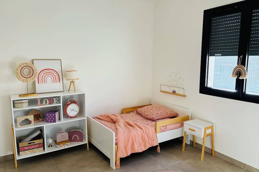 Modern villa with swimming pool and breathtaking views in Pennautier, Carcassonne region