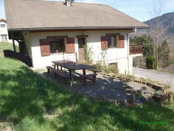 Chambre d’hôte pour 2 personnes, avec terrasse ainsi que vue et jardin à Marthod