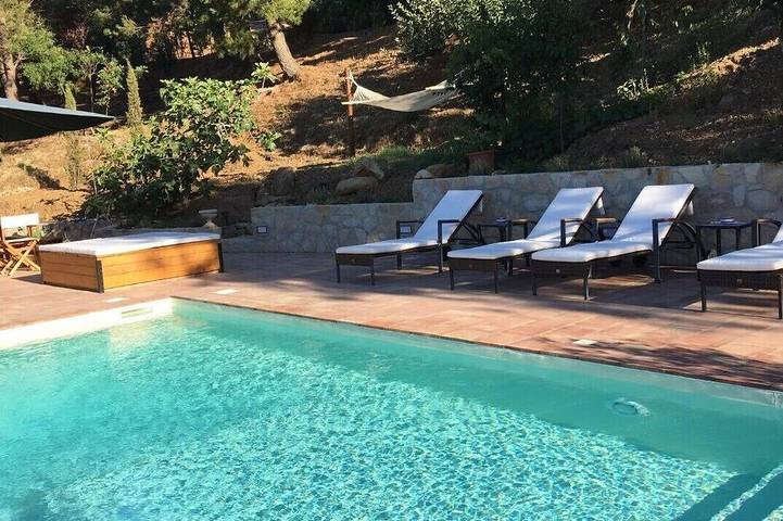 Agriturismo per 4 persone, con giardino e piscina in Castelbuono