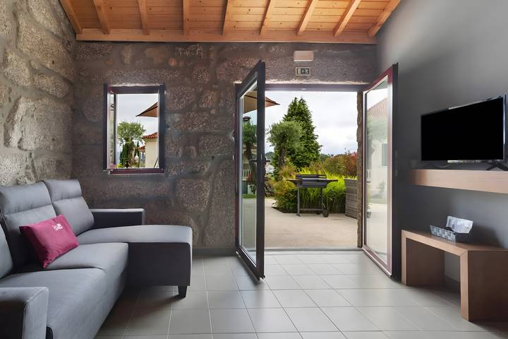 Casa de férias para 2 pessoas, com vista para o lago e piscina infantil e ainda jardim and sauna em Distrito de Braga
