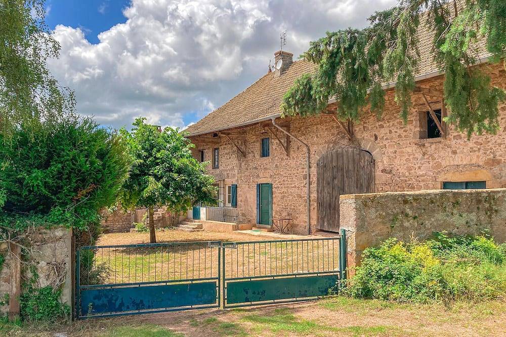 Belle maison de 2 chambres à Trambly in Dompierre-les-Ormes, Région de Mâcon