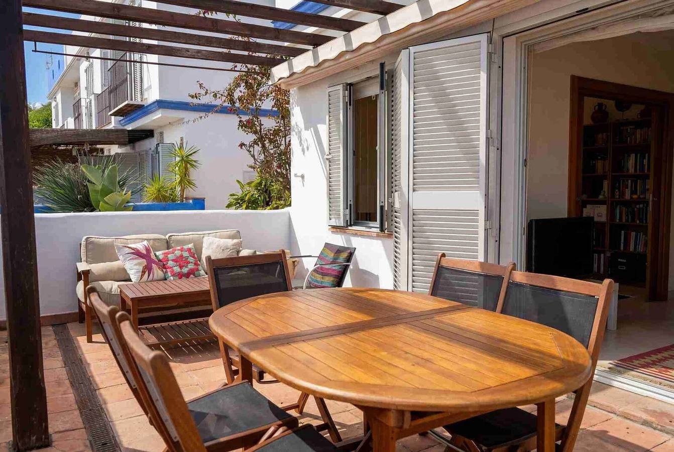 Appartement entier, Appartement "Oasis Quitapenas" Arroyo Marinos avec piscine, terrasse partagée et Wi-Fi in Playa San Cristobal, Almuñecar