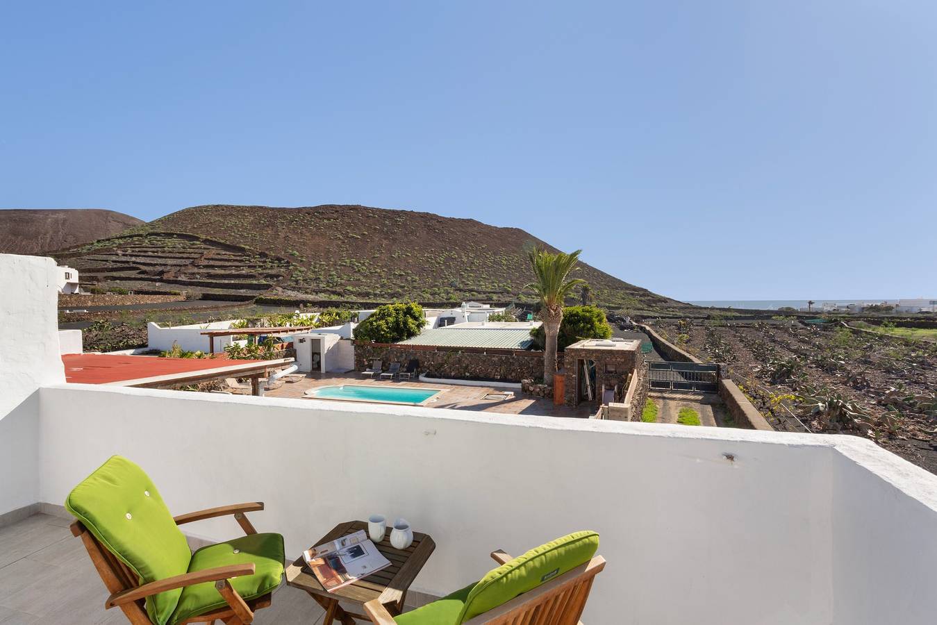 Holiday Home 'Casa La Caldereta' with Mountain Views, Private Pool and Wi-Fi in Guatiza, Teguise