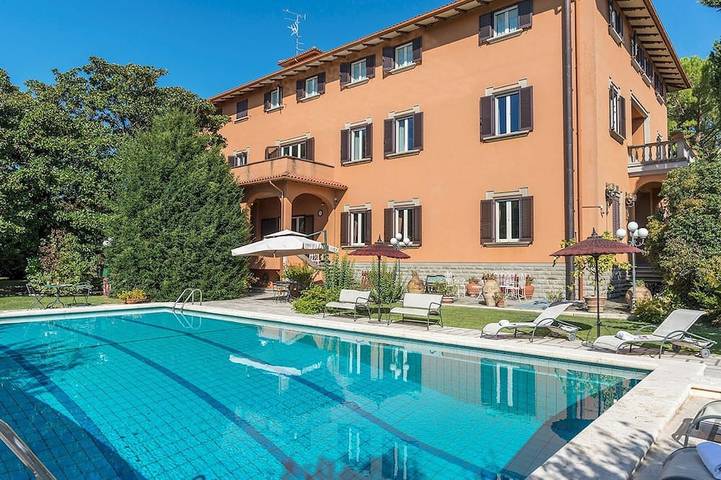 Chalet para 14 personas, con terraza además de sauna y jardín - 1