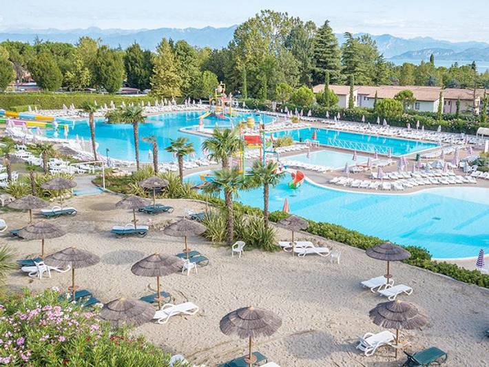 Camping für 7 Personen, mit Terrasse und Kinderpool in Peschiera del Garda