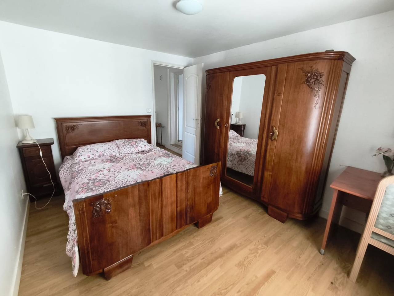 Gîte 'Domaine de Collonges' met privéterras en eigen tuin in Saint-Georges-de-Baroille, Roanne en omgeving