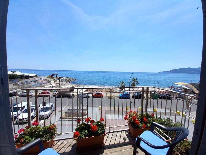 Ferienwohnung für 6 Personen, mit Balkon und Kinderpool sowie Ausblick in Savona - 3