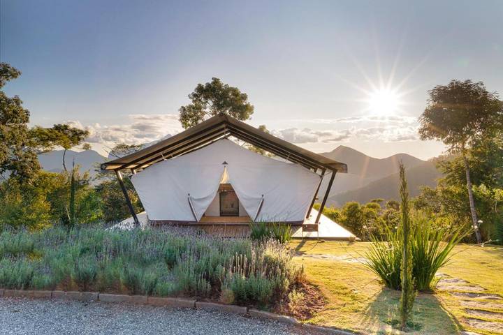 Camping para 2 personas, con jardín además de balcón y jacuzzi en Brasil
