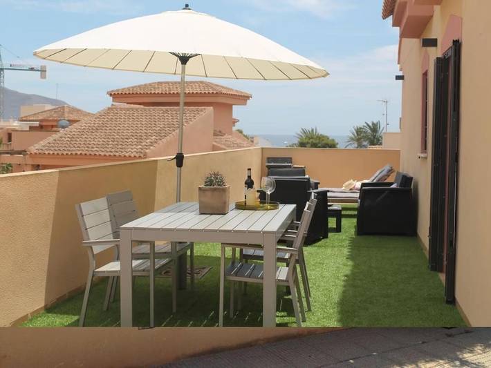 Location de vacances pour 5 personnes, avec vue ainsi que jardin et piscine, adapté aux familles à Isla Plana - 3