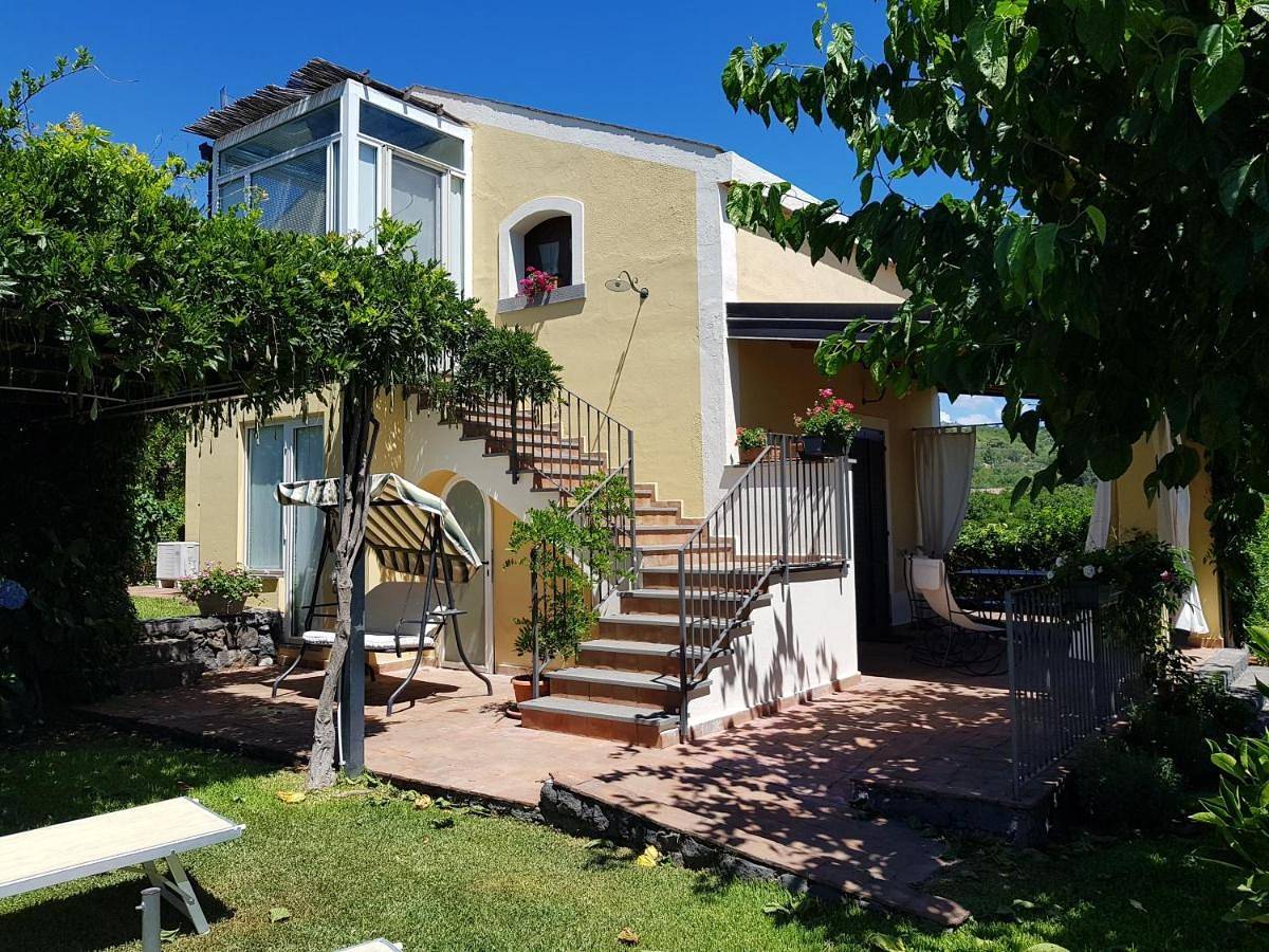 Appartamento intero, Apartment with Terrace in Santa Venera-Portosalvo, Mascali
