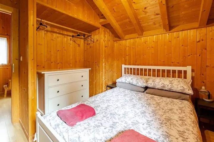 5 bedroom ski chalet in Portes du Soleil, sleeps up to 10, Free Wifi in Saint-Jean-d'Aulps, Les Portes du Soleil