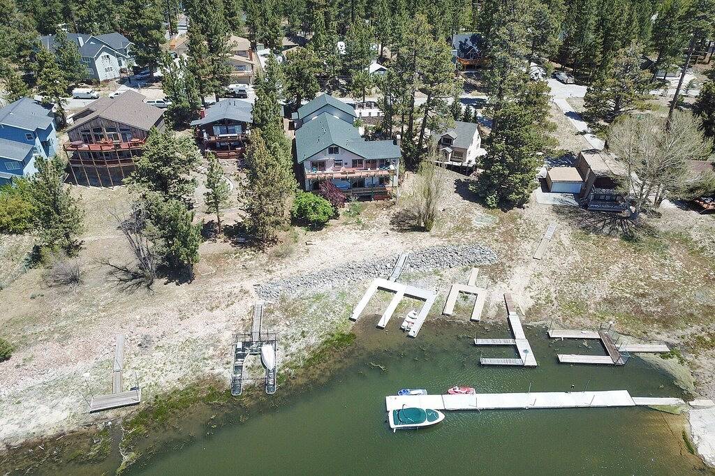 Marina Landing: Seeseite! Schritte zu Holloways! Spielzimmer! Ansichten! Kamin! Kabelfernsehen! Bbq! in Big Bear Lake, San Bernardino County