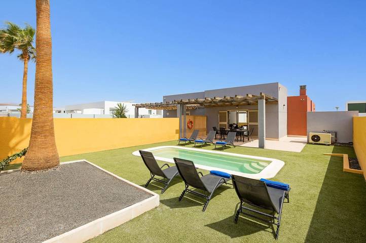 Villa for 6 people, with Garden in Antigua