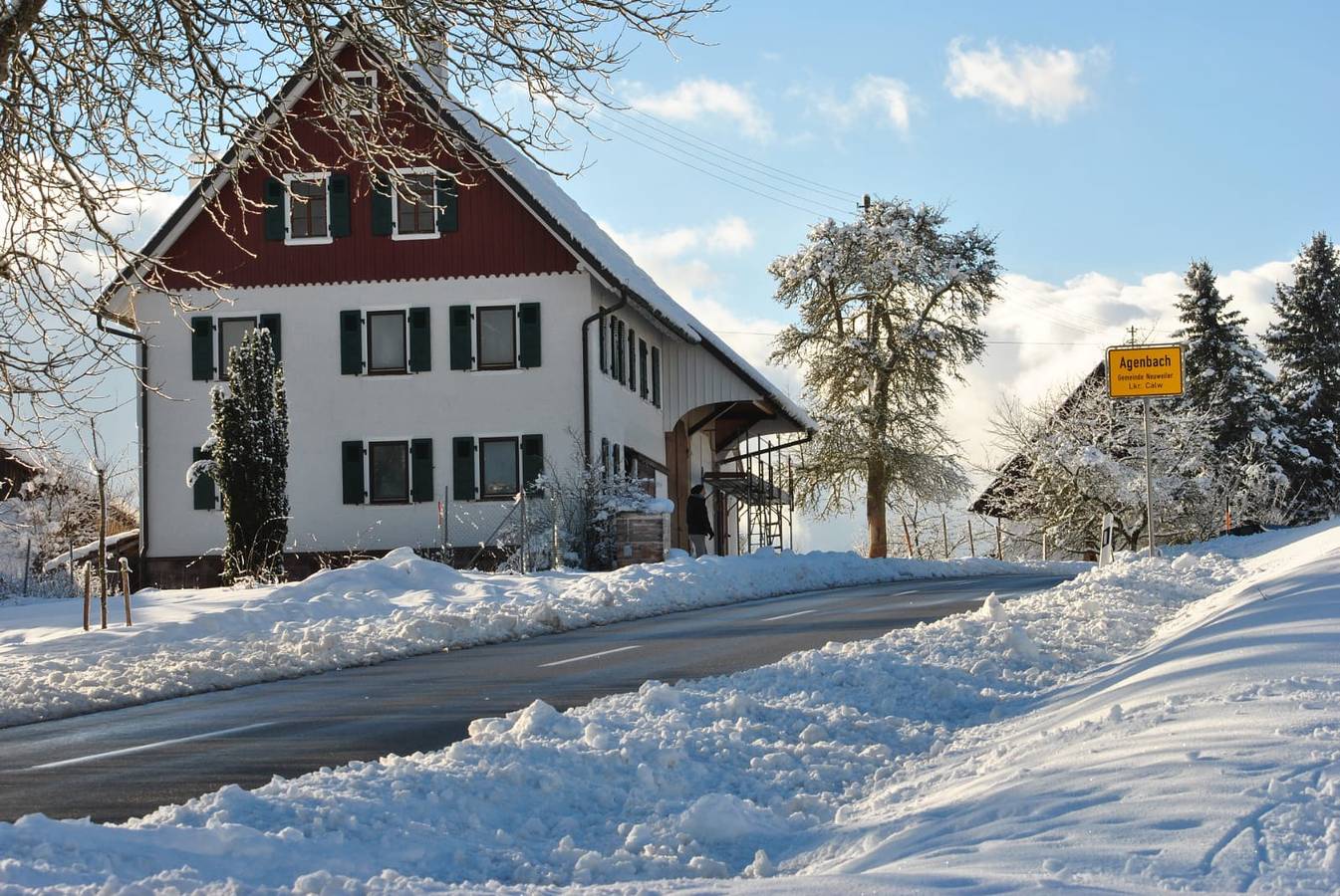 Ferienhaus 'Nordschwarzwald' mit privater Terrasse, privatem Garten und Wi-Fi in Neuweiler, Nordschwarzwald