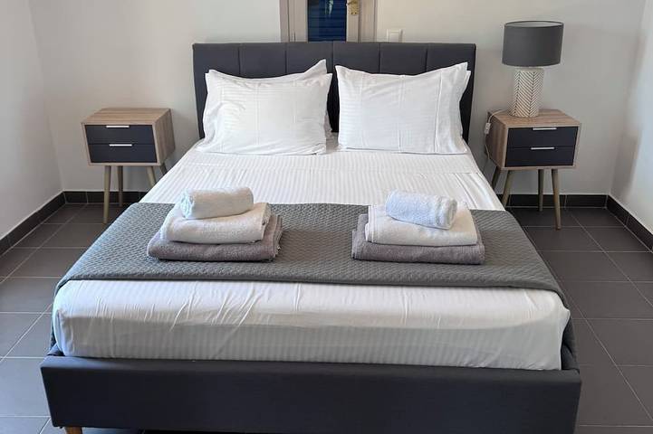 Fig & Olive Villa - Private 5 bed Villa just 50m from Pessada Beach in Cefalonia