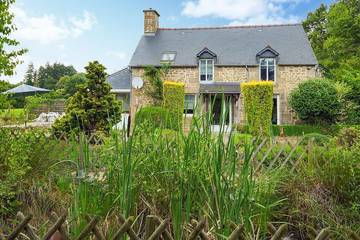 Gîte pour 4 personnes, avec jardin à Noyal-sous-Bazouges