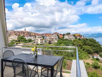 Apartment for 4 People in Vrbnik, Croatian Adriatic, Photo 2