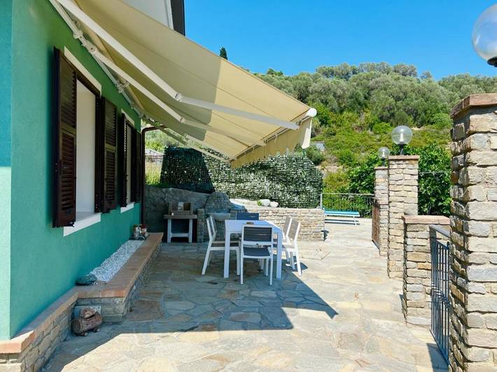 Location de vacances pour 5 personnes, avec piscine ainsi que vue et jardin à Pompeiana - 2