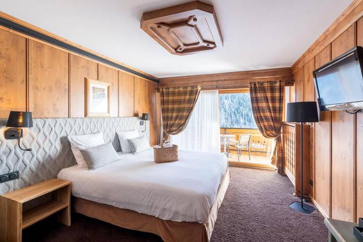 Hôtel pour 2 personnes, avec vue et terrasse ainsi que sauna et piscine, animaux acceptés