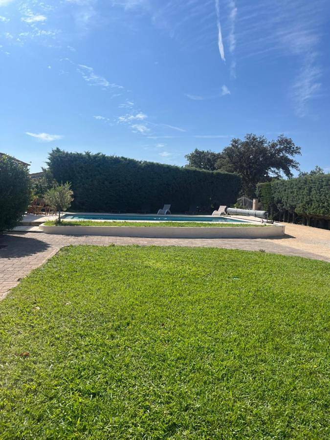 Location de vacances pour 8 personnes, avec jardin et piscine à Bédarrides - 2