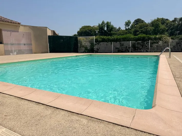 Ferienwohnung für 4 Personen, mit Ausblick und Balkon sowie Pool - 1