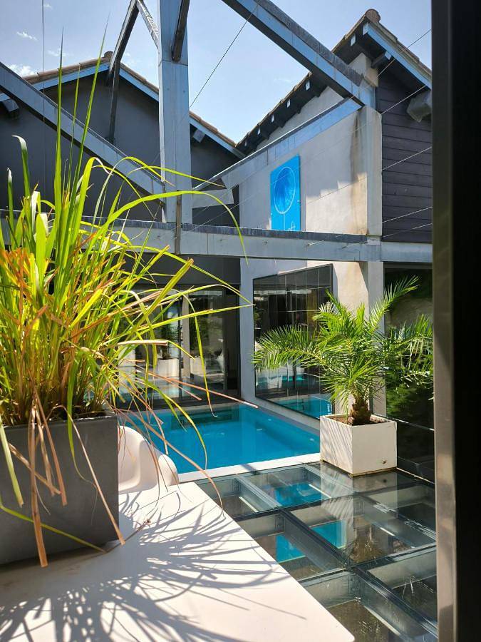 Chambre d’hôte pour 2 personnes, avec sauna et jacuzzi ainsi que piscine et terrasse