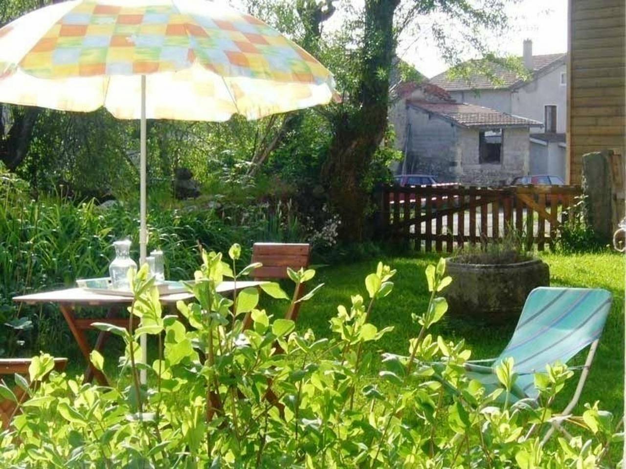 Gîte chaleureux entre festivals, nature et confort avec wifi à Jullianges in Jullianges, Parc Naturel Régional Livradois-Forez