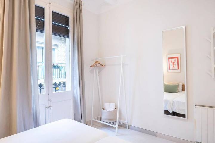 Entire apartment, Cozy newly renovated apartment in Gracia in Barcelona Centre, Barcelona