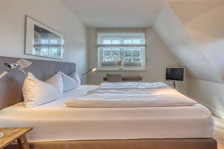 Reethüs 1 - Strandnahes Hausteil unter Reet auf ca. 130 m² für bis zu 5 Personen in Wenningstedt, Sylt