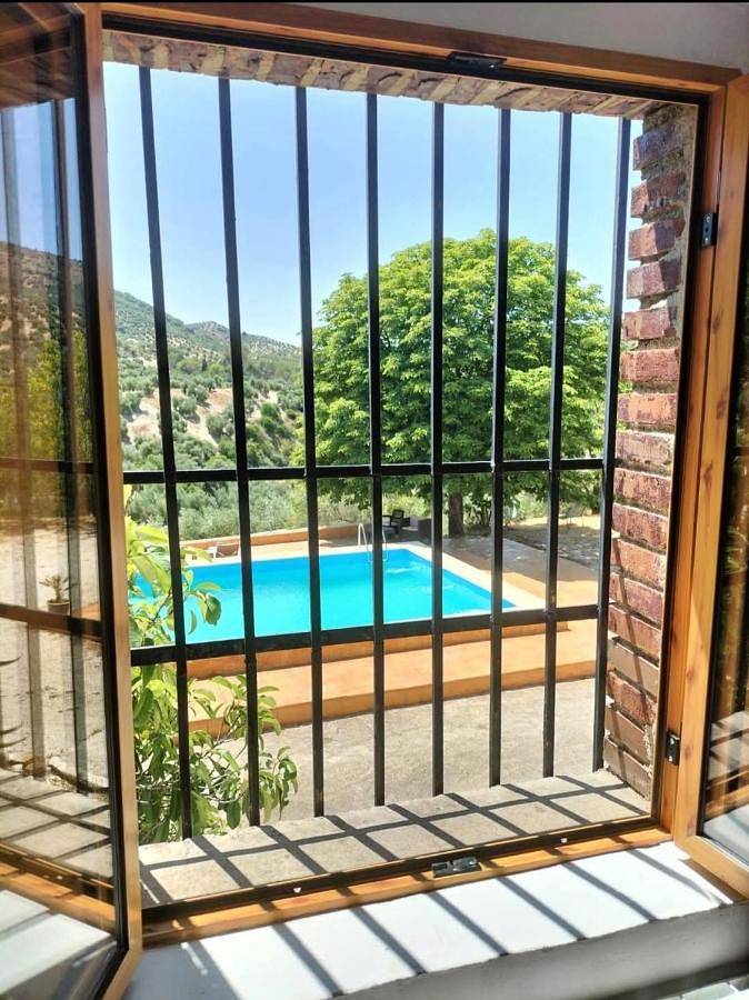 Location de vacances pour 2 personnes, avec piscine ainsi que vue et jardin à Martos - 4