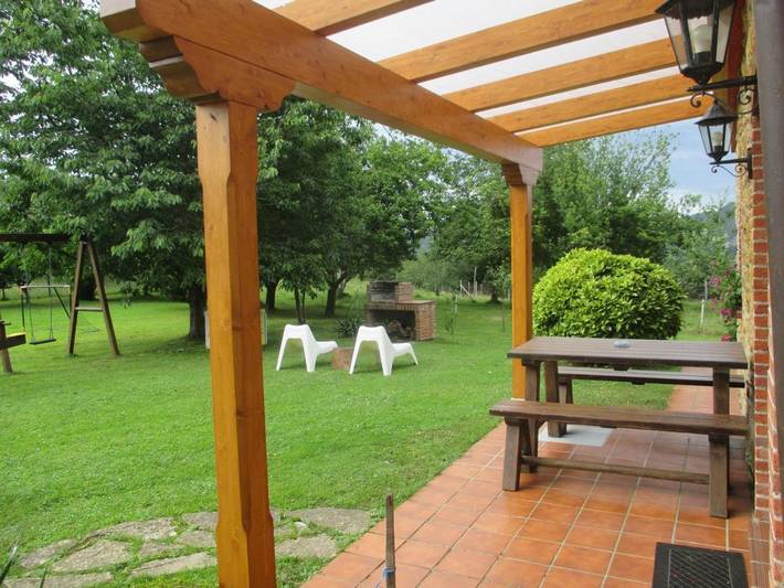 Casa rural para 4 personas, con vistas y jardín en Parres