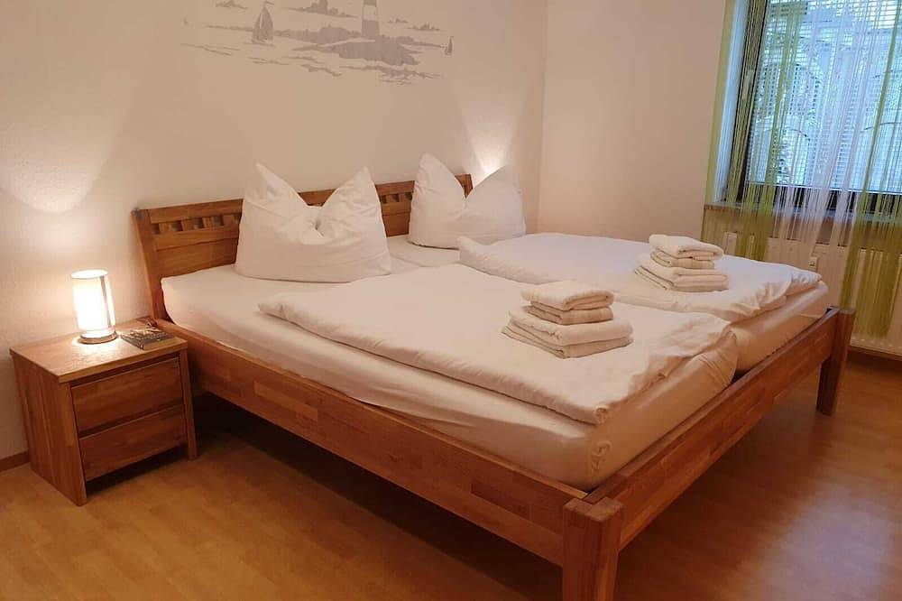 Entire apartment, Gemütliche, Geräumige Ferienwohnung mit Großer Terrasse in Westerdeichstrich in Westerdeichstrich, Dithmarschen