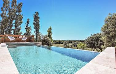 Gîte pour 9 personnes, avec jardin ainsi que terrasse et piscine à La Garde-Adhémar
