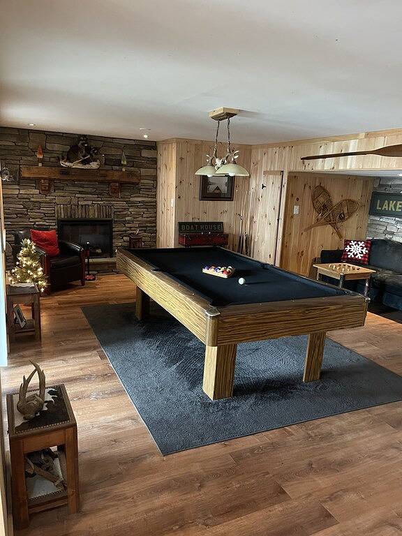 Seeseite Mit Billardtisch in Lake Wallenpaupack