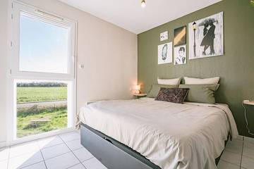 Gîte pour 4 personnes, avec piscine et balcon dans Base de loisirs d'Aiguelèze