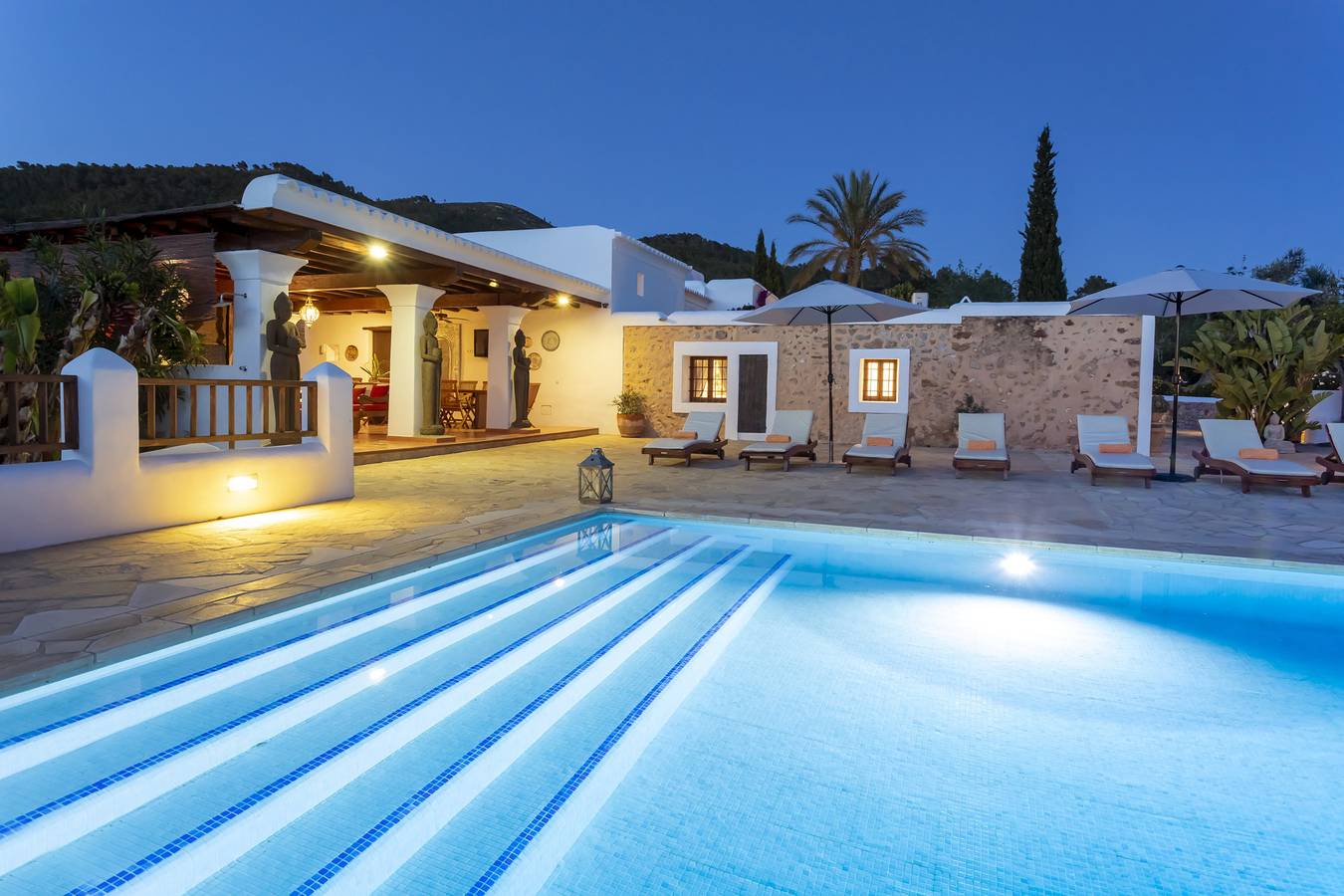 Villa 'Pep Den Sitges' con Vista Montagna, Wi-Fi e Aria Condizionata in St Llorenc de Balafia, Sant Joan de Labritja