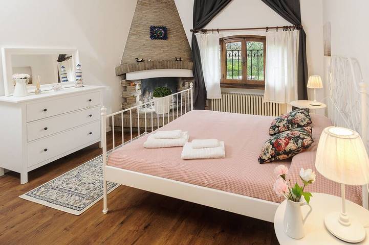 Villa Mery, Holiday house in the hills of the Rimini Riviera, with private pool in Mondaino, Rimini Province