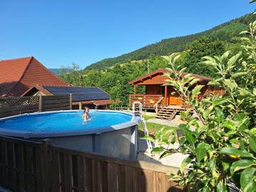 Chalet pour 3 personnes, avec vue et piscine ainsi que sauna et terrasse dans le Haut-Rhin