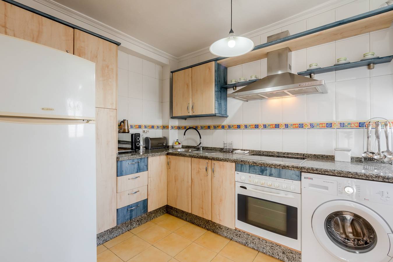 Apartamento entero, Apartamento 'Marahome' con balcón, Wi-Fi y aire acondicionado in Central Seville, Sevilla