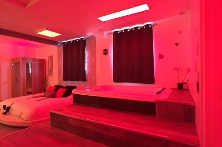 Location de vacances pour 2 personnes, avec terrasse et jacuzzi ainsi que sauna et jardin, animaux acceptés dans Moisenay - 3