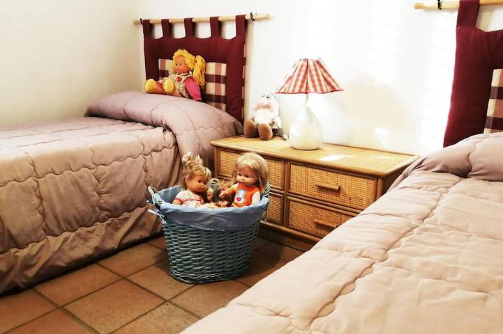 Ganze Wohnung, Villa nur wenige Meter vom Meer entfernt, Netflix und Wifi in Marina di Ragusa, Ragusa
