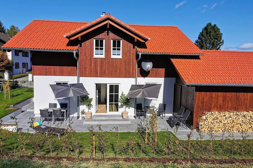 Chalet Fend - exklusives Ferienhaus (freistehend mit Carport u. Garage) in Bad Kohlgrub, Bayerische Alpen
