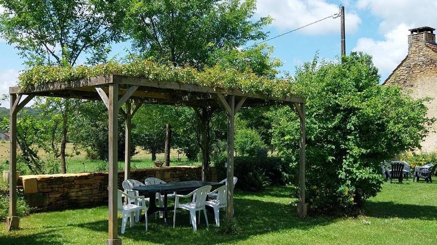 Location de vacances pour 8 personnes, avec vue et jardin, animaux acceptés à Sainte-Nathalène - 2