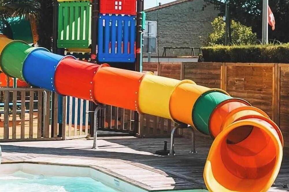 Zecamping 3* piscine chauffée toboggans locatif 16m2 4 pers in Surgères, Rochefort und Umgebung
